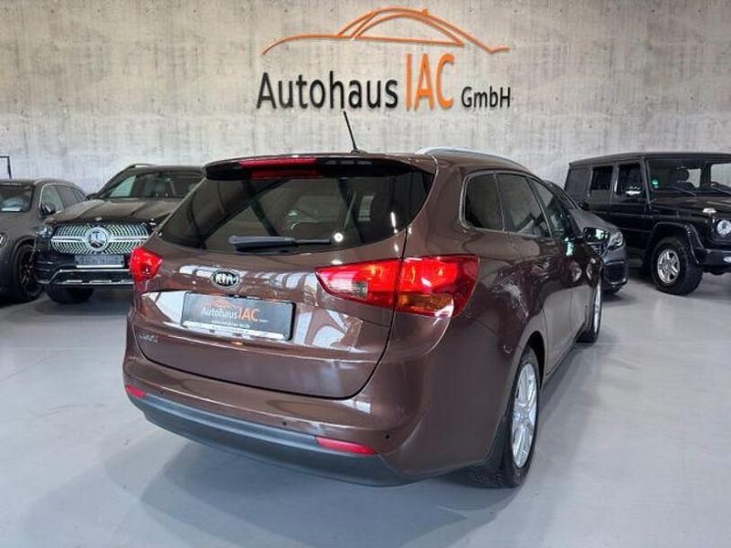 Gebraucht Kia Ceed Sportswagon Platinum Edition 135 PS (99 kW) 2014 Braun Kombi