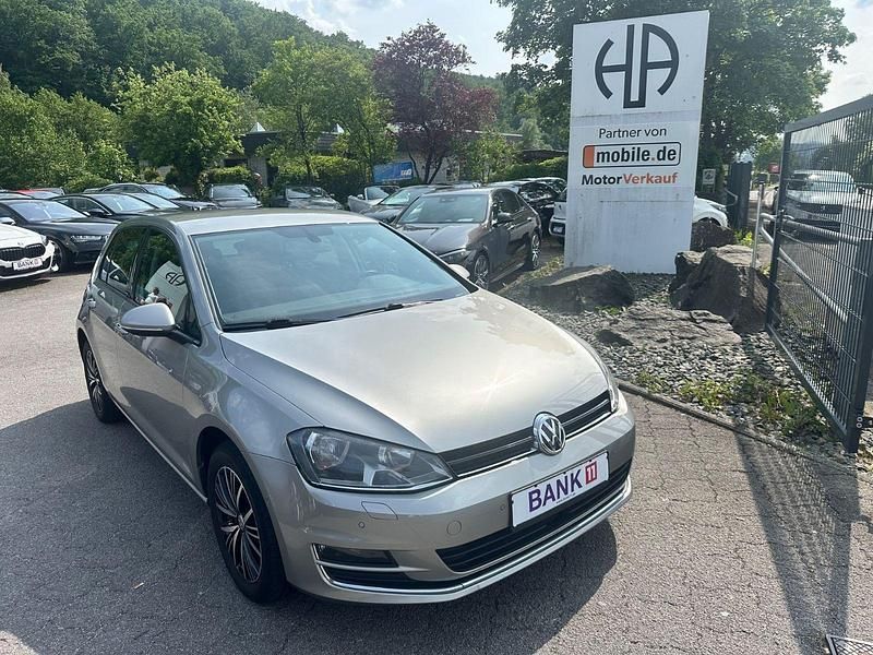 Silber Gebraucht 2016 VW Golf VII Allstar Limousine | 8.495 € (Etwas zu teuer) - Bild 1/3