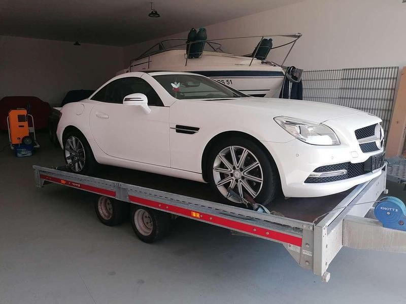 Weiß Gebraucht 2013 Mercedes SLK200 Cabrio | 17.900 € - Bild 1/4