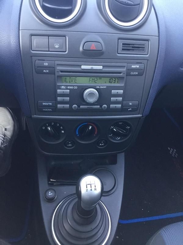 Silber Gebraucht 2007 Ford Fiesta Kleinwagen | 2.150 € - Bild 1/2