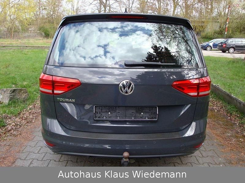 Gebraucht VW Touran Trendline 110 PS (80 kW) 2018 Grau Van / Kleinbus