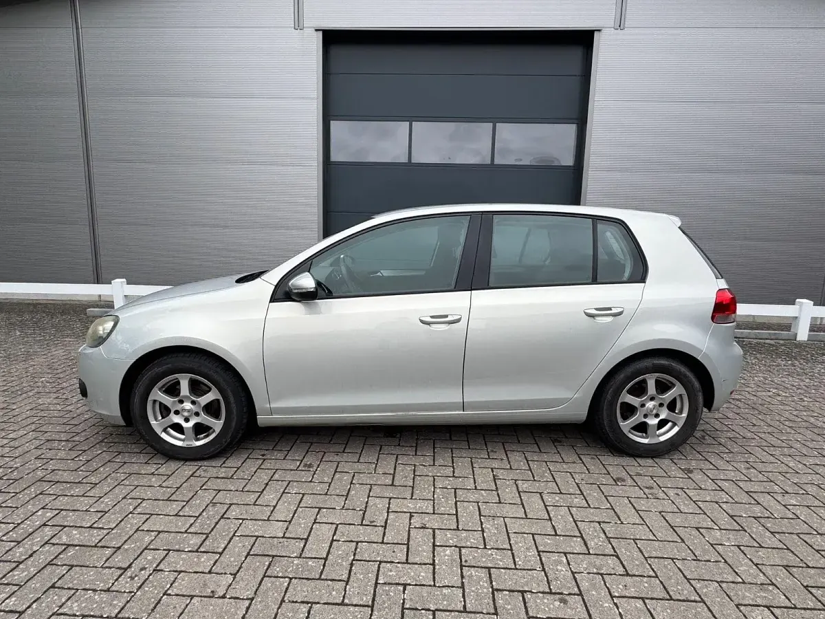 Gebraucht VW Golf VII Trendline 102 PS (75 kW) 2012 Silber Kleinwagen
