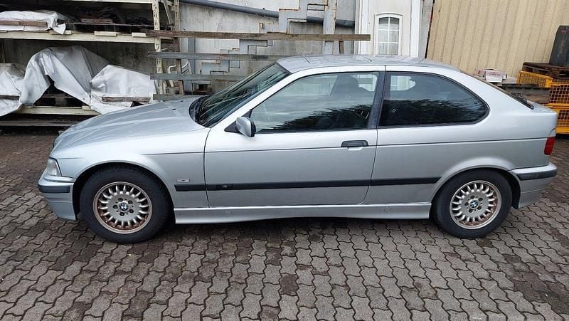 Silber Gebraucht 1998 BMW 323 Compact Kleinwagen | 4.400 € (Superpreis) - Bild 1/4