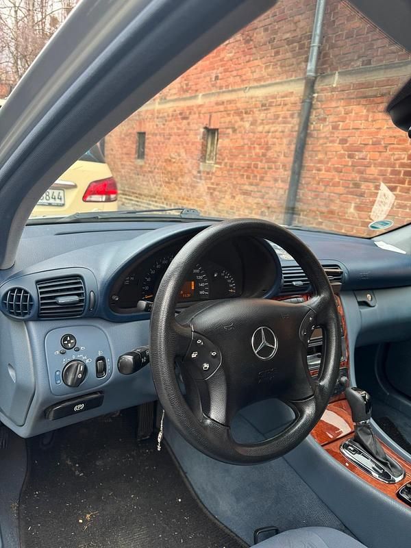 Gebraucht Mercedes C200 163 PS (119 kW) 2000 Grau Limousine