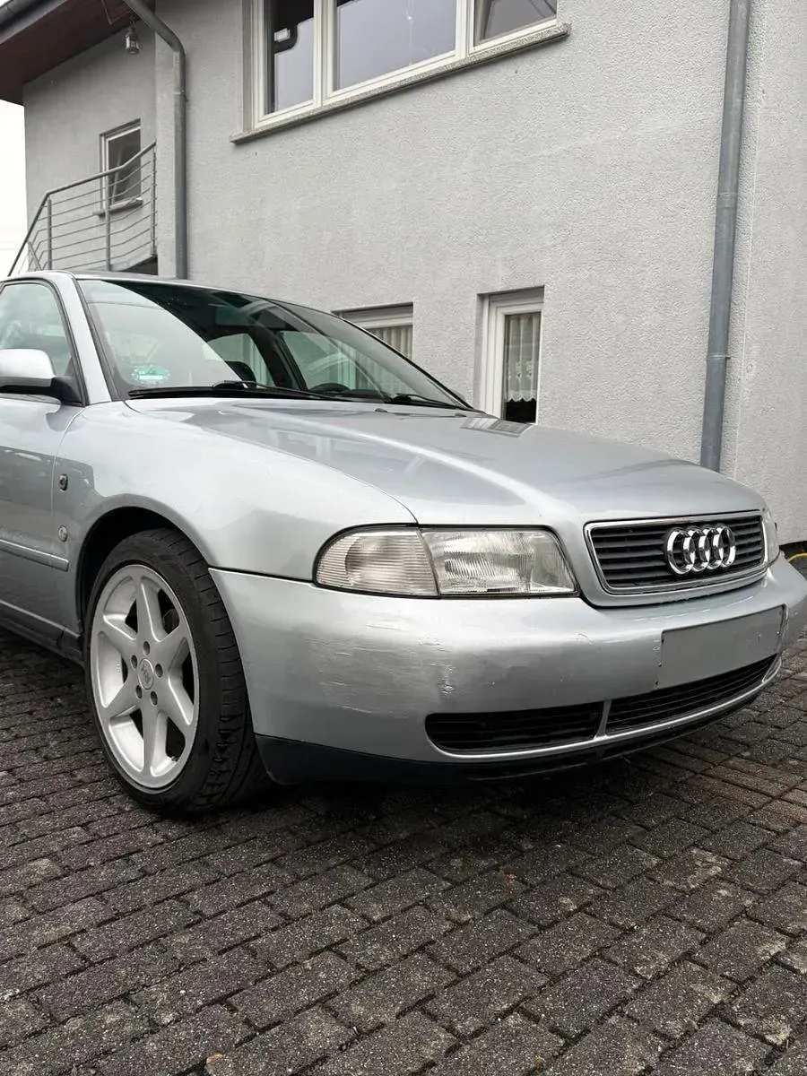Gebraucht Audi A4 125 PS (91 kW) 1997 Silber Limousine