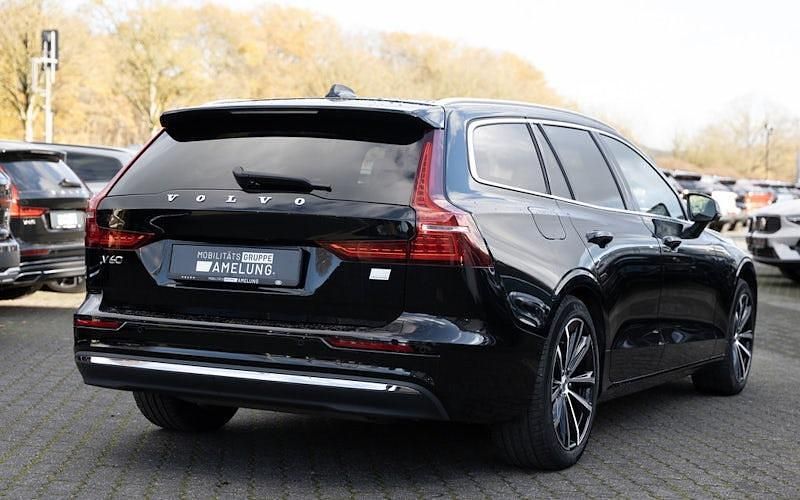 Gebraucht Volvo V60 Core 350 PS (257 kW) 2022 Schwarz Kombi
