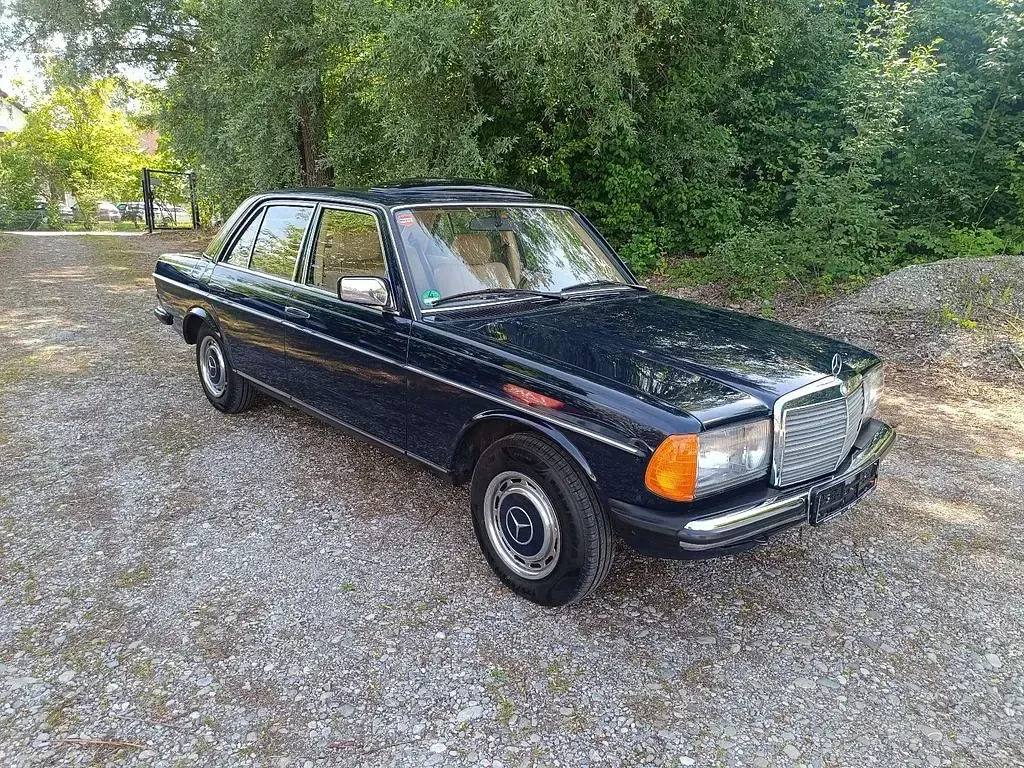 Gebraucht Mercedes E230 136 PS (100 kW) 1984 Blau Limousine