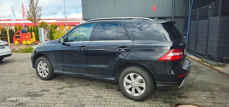 Schwarz Gebraucht 2015 Mercedes ML350 SUV | 21.500 € (Fairer Preis) - Bild 1/4
