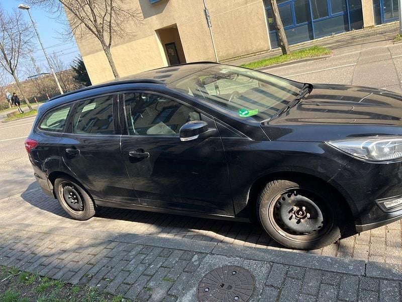 Gebraucht Ford Focus Business Edition 120 PS (88 kW) 2016 Schwarz Limousine