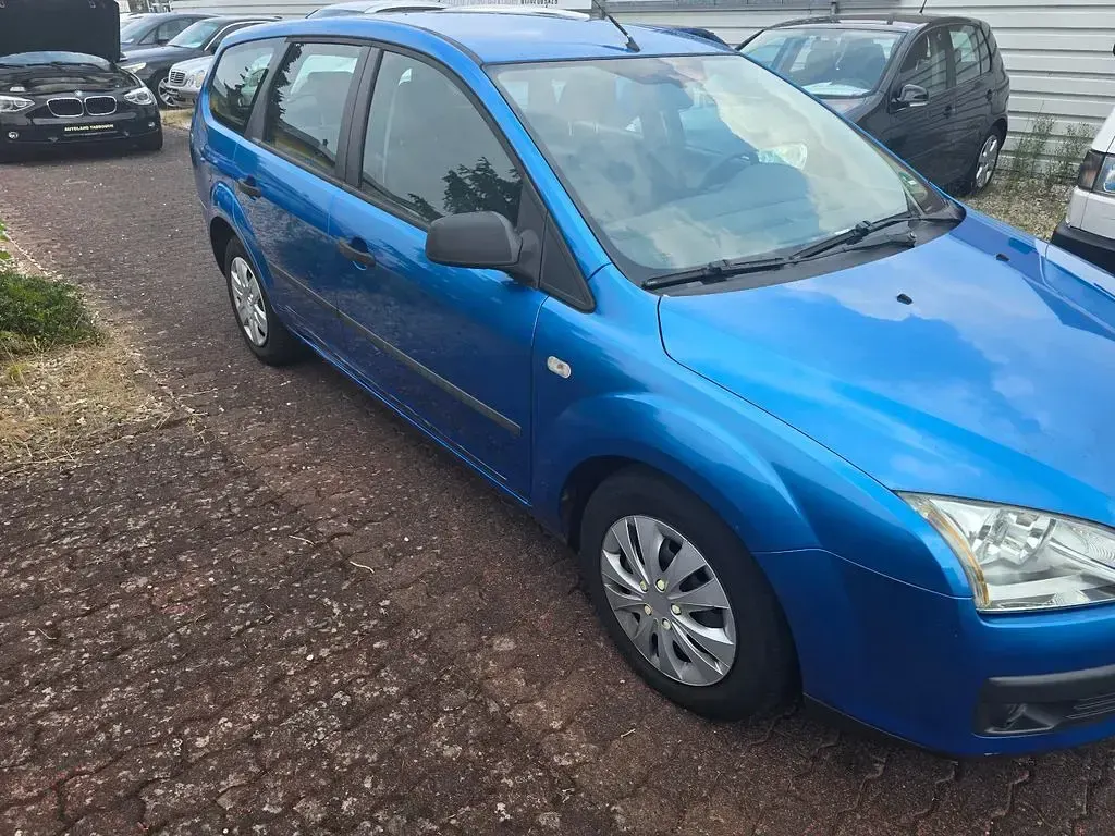 Gebraucht Ford Focus Trend 101 PS (74 kW) 2005 Blau Limousine