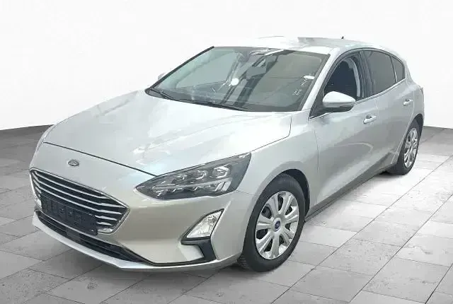 Używany Ford Focus Cool & Connect 319 KM (234 kW) 2021 Srebrny Sedan/Limuzyna