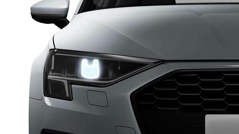 Gebraucht Audi A3 Business 150 PS (110 kW) 2023 Weiss / gletscherweiss Limousine