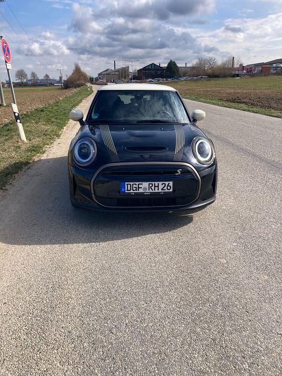 Gebraucht Mini Cooper SE Resolute Edition 135 kW (184 PS) 2023 Schwarz Kleinwagen