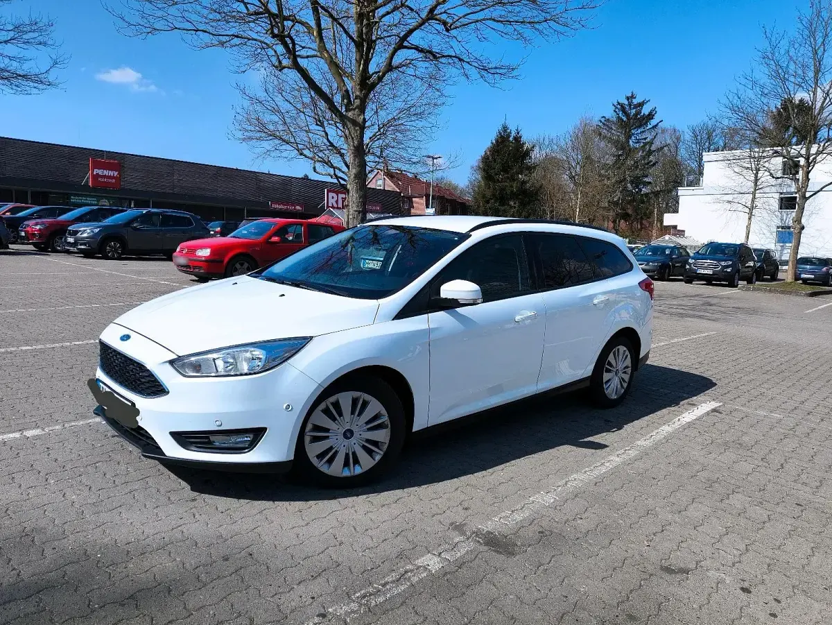 Gebraucht Ford Focus Trend 125 PS (91 kW) 2016 Weiß Kombi