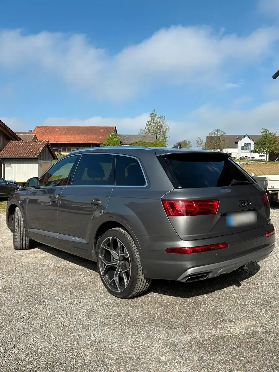 Usado Audi Q7 Ambiente 333 HP (244 kW) 2017 Cinzento SUV