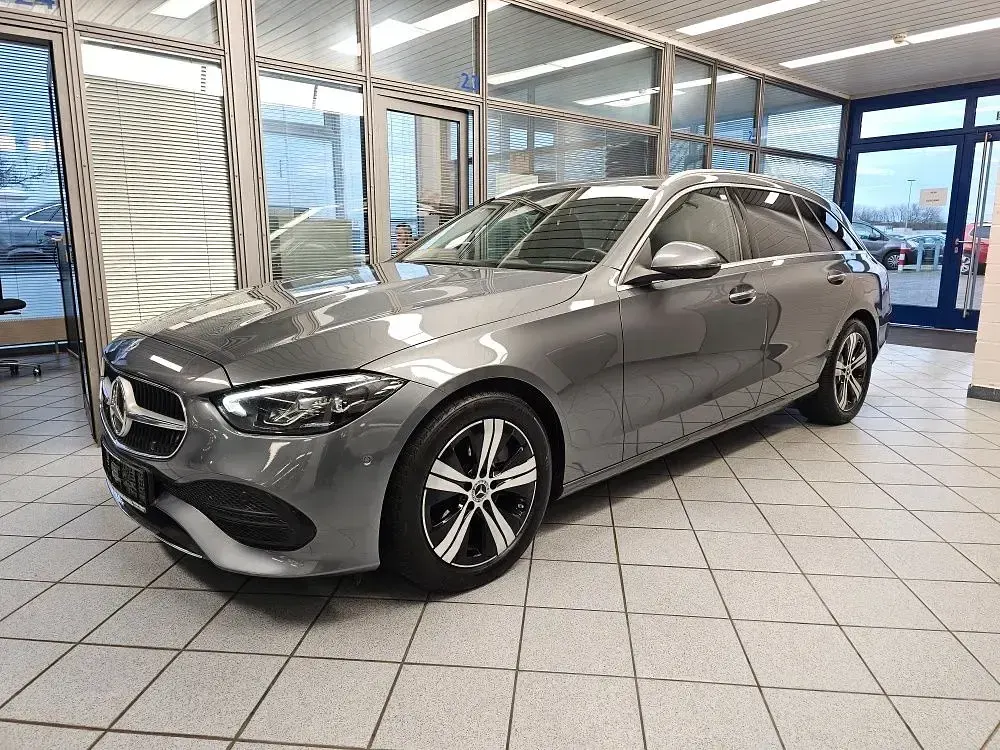 Gebraucht Mercedes C220 200 PS (147 kW) 2023 Graumet. Kombi