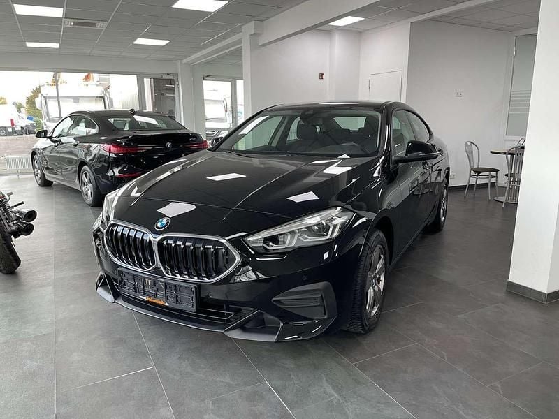 Gebraucht BMW 218 Advantage 136 PS (100 kW) 2023 Schwarz ii/bonnet fluid black Limousine