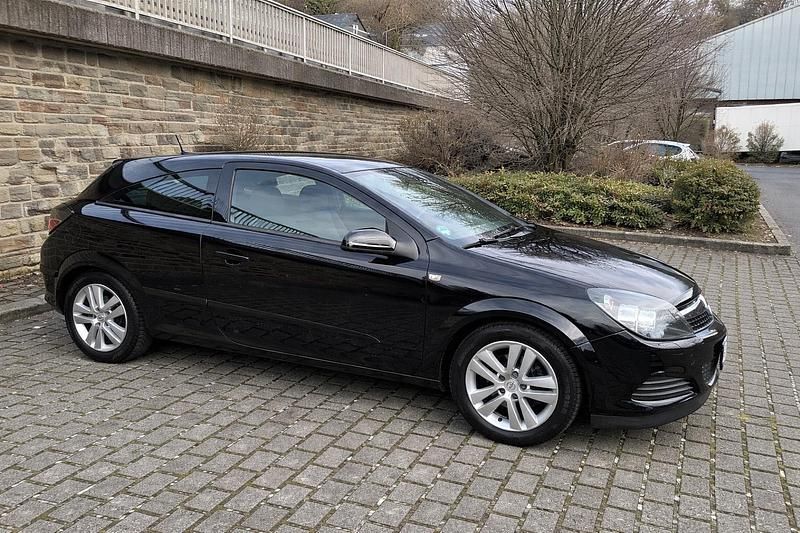 Gebraucht Opel Astra GTC 116 PS (85 kW) 2009 Schwarz Coupé