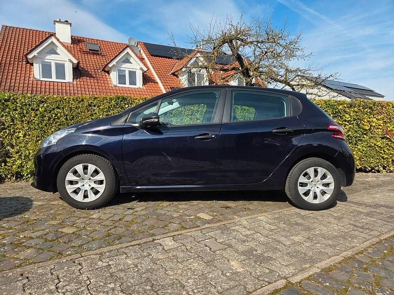 Gebraucht Peugeot 208 Access 68 PS (50 kW) 2014 Blau Kleinwagen