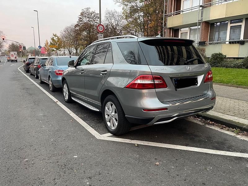 Gebraucht Mercedes ML250 204 PS (150 kW) 2014 Andere farben SUV