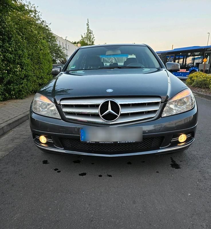 Silber Gebraucht 2010 Mercedes C180 Limousine | 7.250 € - Bild 1/4