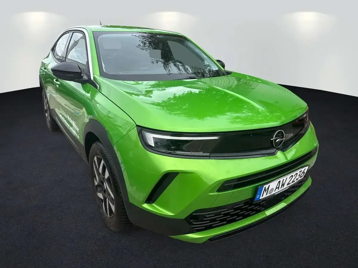 Gebraucht Opel Mokka Elegance 101 PS (74 kW) 2024 Lackierung matcha green/typ au SUV