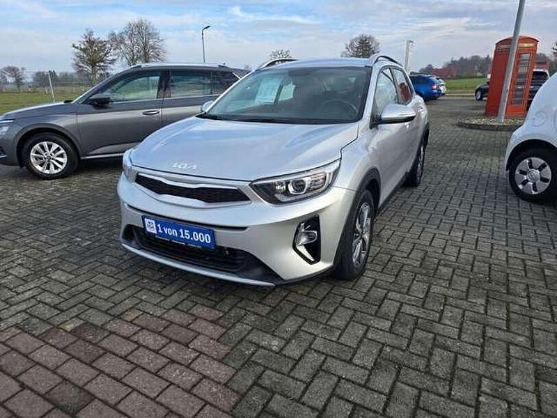 Gebraucht Kia Stonic Vision 101 PS (74 kW) 2023 Silky silver (metallic) SUV