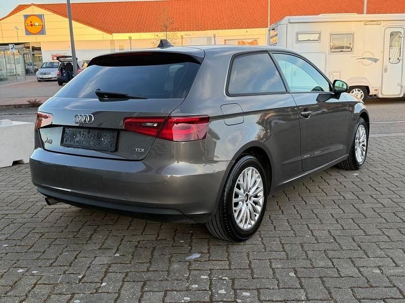 Gebraucht Audi A3 Attraction 105 PS (77 kW) 2014 Grau Limousine