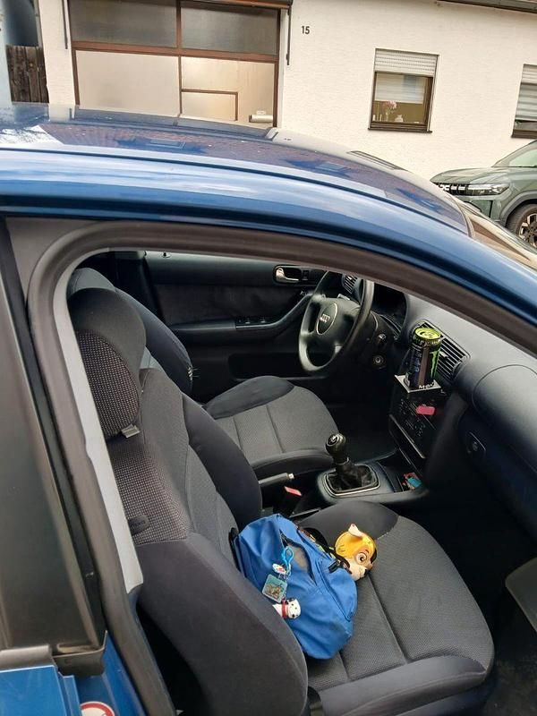 Gebraucht Audi A3 Ambiente 102 PS (75 kW) 2001 Blau Kleinwagen