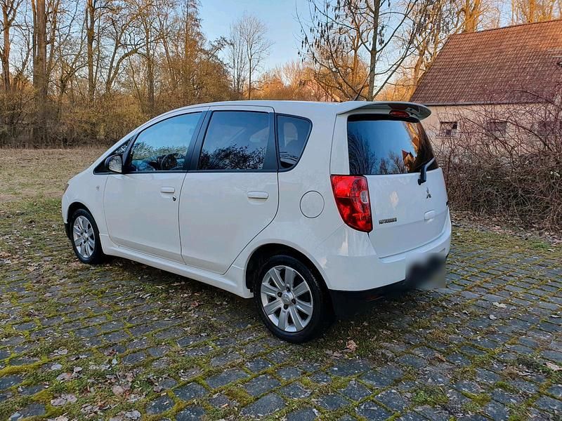 Gebraucht Mitsubishi Colt 95 PS (69 kW) 2011 Weiß Kleinwagen