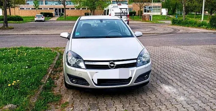 Brugt Opel Astra 105 HK (77 kW) 2005 Sølv Hatchback