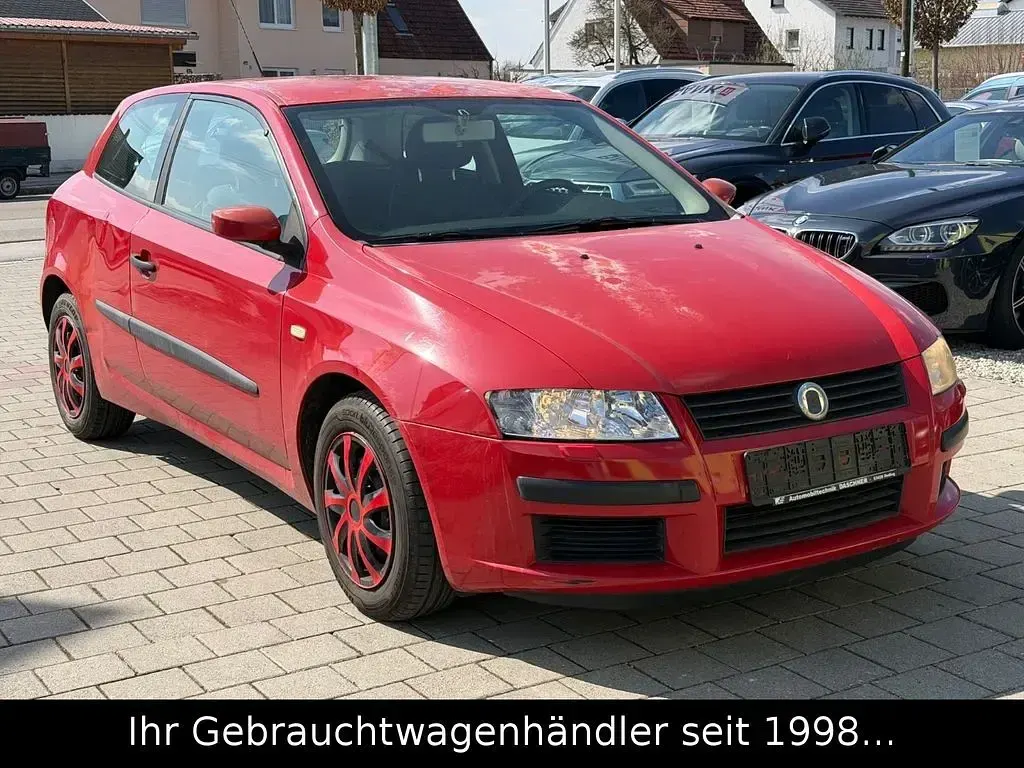 Gebraucht Fiat Stilo Active 80 PS (58 kW) 2002 Rot Limousine