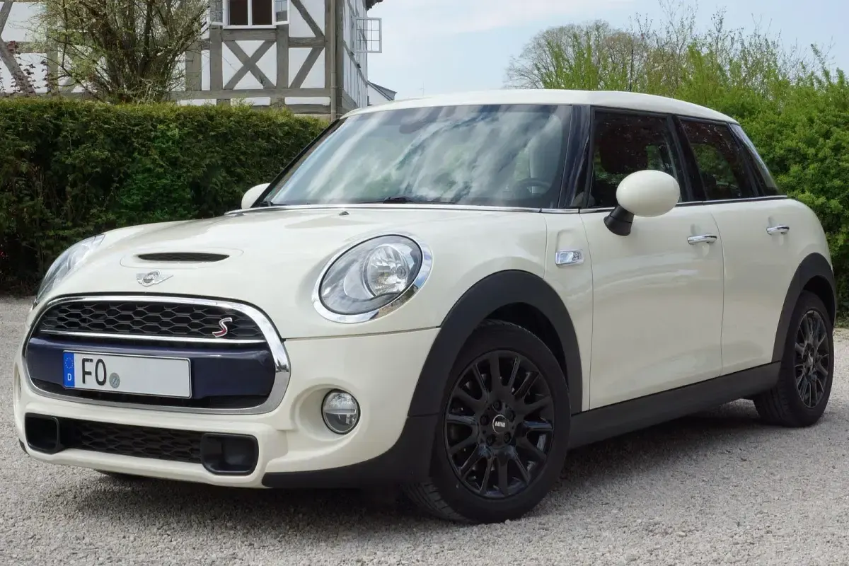 Gebraucht Mini Cooper SD Pepper 170 PS (125 kW) 2015 Weiß Kleinwagen