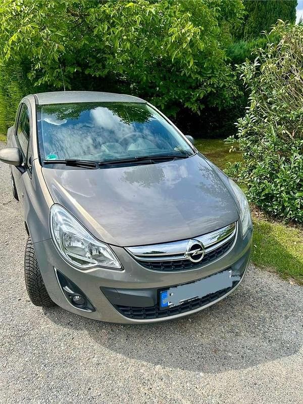 Braun Gebraucht 2011 Opel Corsa Satellite Limousine | 4.090 € (Guter Preis) - Bild 1/2