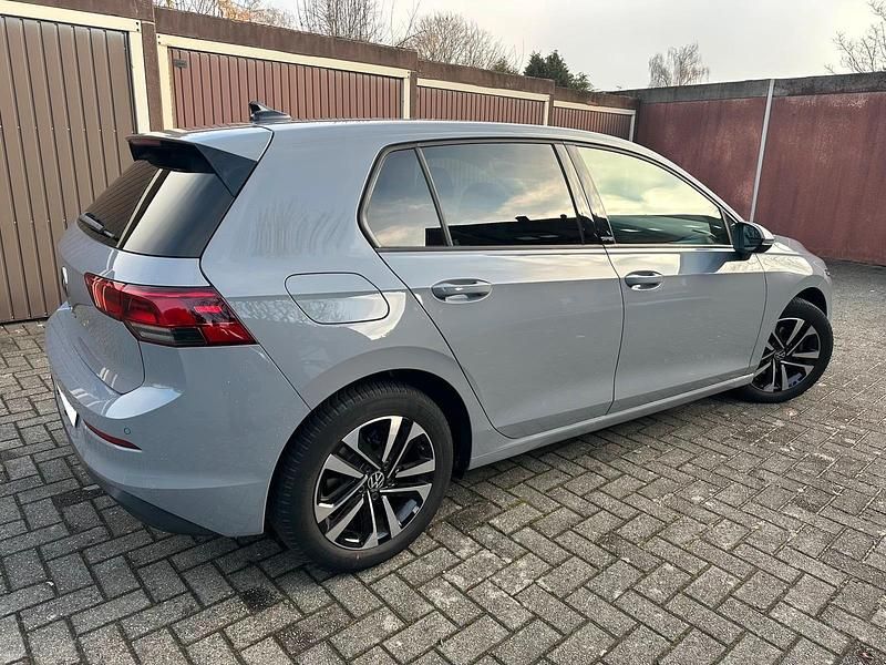 Gebraucht VW Golf 131 PS (96 kW) 2021 Grau Limousine