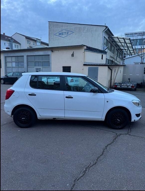 Gebraucht Skoda Fabia Ambition 60 PS (44 kW) 2015 Weiß Limousine