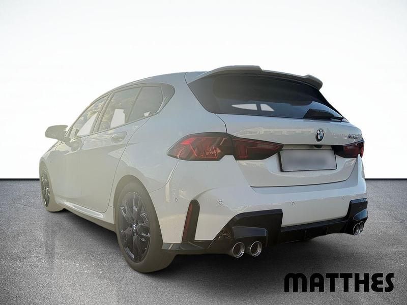 Gebraucht BMW M135 Efficient Dynamics 300 PS (220 kW) 2024 Weiss Kleinwagen