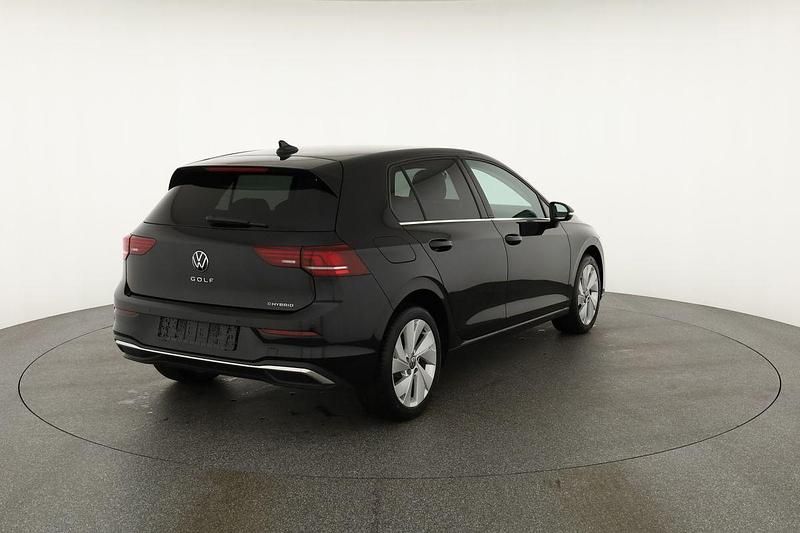 Neu VW Golf VIII Style 204 PS (150 kW) 2025 Grenadillschwarz metallic
