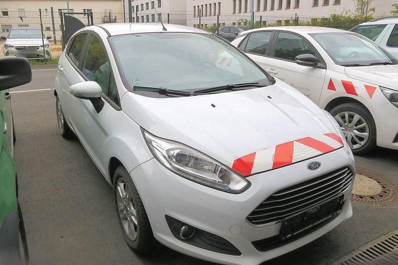 Frostweiß Gebraucht 2015 Ford Fiesta Trend Kleinwagen | 6.950 € (Guter Preis) - Bild 1/4