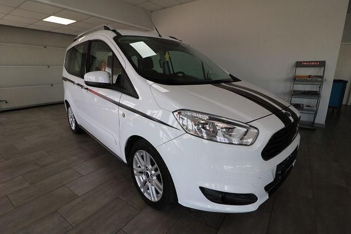 Weiss Gebraucht 2015 Ford Tourneo Courier Van / Kleinbus | 7.990 € (Teuer) - Bild 1/4
