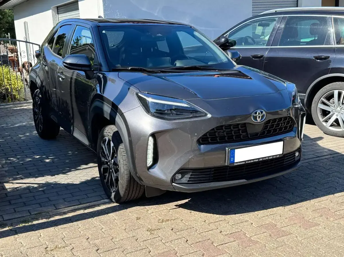 Gebraucht Toyota Yaris Cross Team 92 PS (67 kW) 2023 Grey metallic SUV