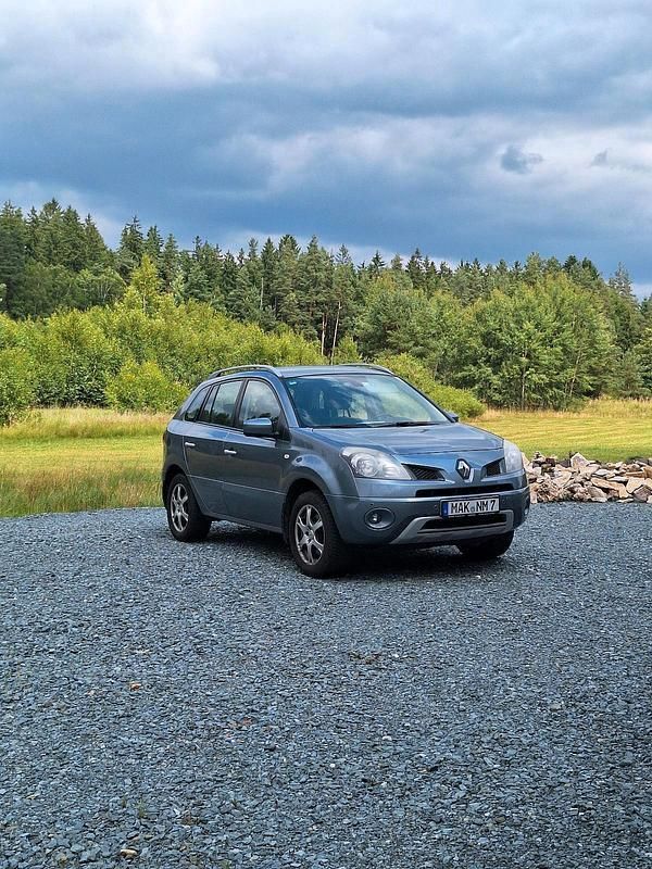 Grau Gebraucht 2009 Renault Koleos SUV | 3.500 € (Fairer Preis) - Bild 1/4