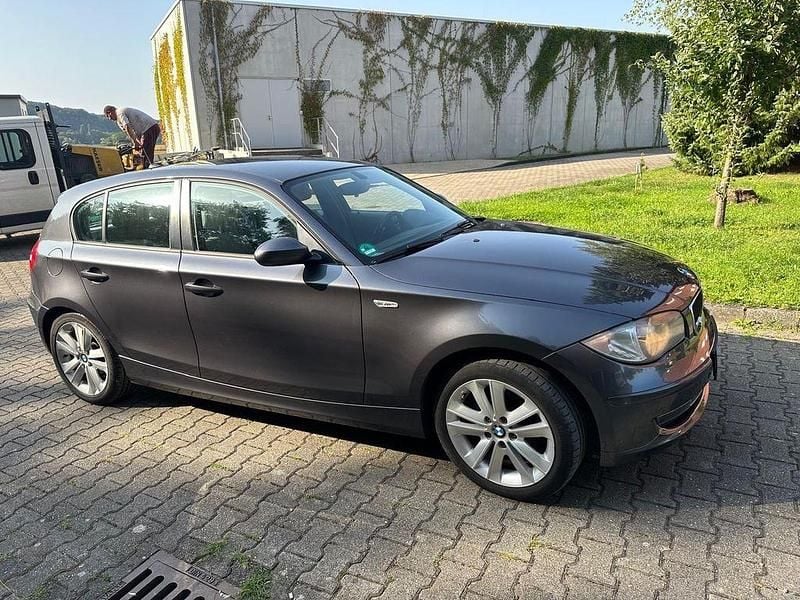 Grau Gebraucht 2007 BMW 116 Advantage Kleinwagen | 2.750 € (Superpreis) - Bild 1/4