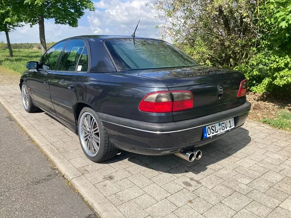 Second-hand Opel Omega 211 CP (155 kW) 1997 Negru Berlinǎ