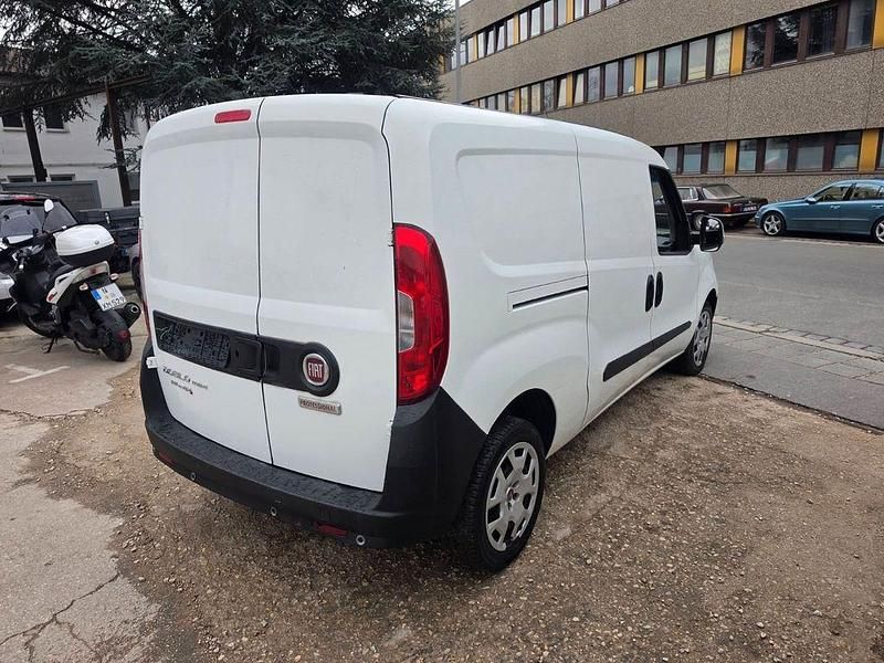 Gebraucht Fiat Doblò 95 PS (69 kW) 2017 Weiß Van / Kleinbus