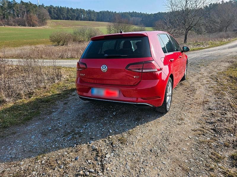 Gebraucht VW Golf VII Pro 116 PS (85 kW) 2018 Rot Limousine