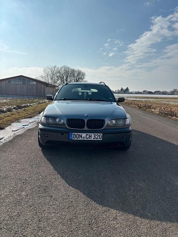 Grau Gebraucht 2004 BMW 320 Kombi | 1.700 € (Guter Preis) - Bild 1/4