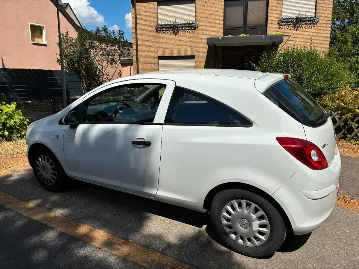 Gebraucht Opel Corsa 70 PS (51 kW) 2013 Weiß Kleinwagen