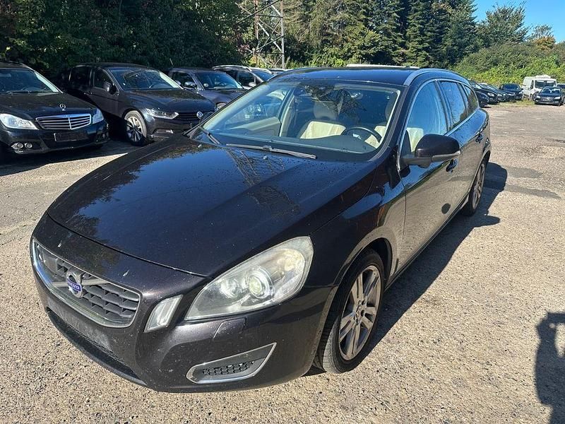 Schwarz Gebraucht 2010 Volvo V60 Summum Kombi | 5.500 € - Bild 1/4
