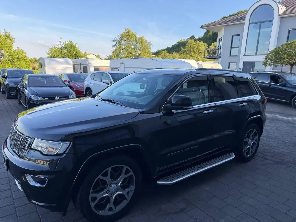 Gebraucht Jeep Grand Cherokee Overland 250 PS (183 kW) 2019 Schwarz SUV